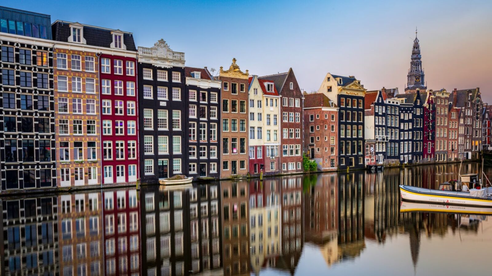 Scenic Stays In Amsterdam